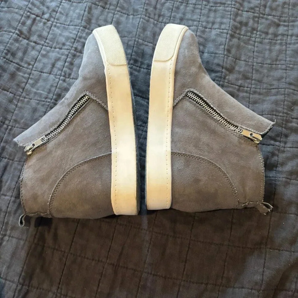 Soda Hidden Wedge Faux‎ Suede Sneaker Booties Size 7 - Picture 4 of 6